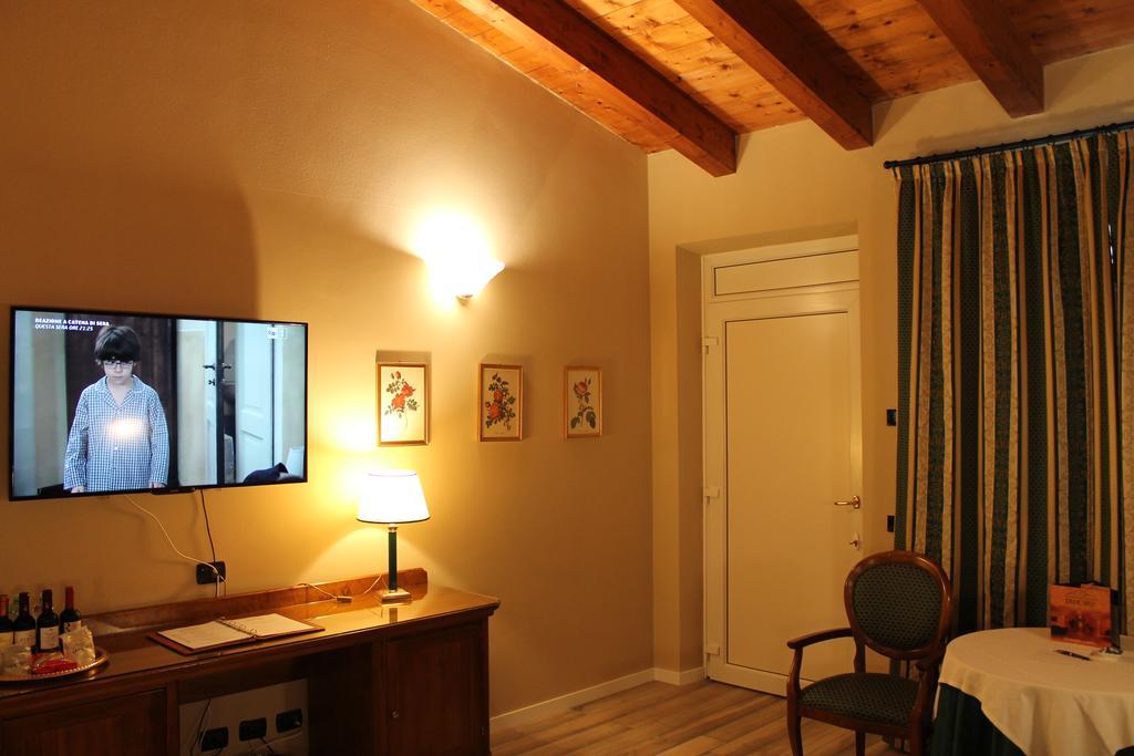Hotel Don Carlo Broni Eksteriør billede